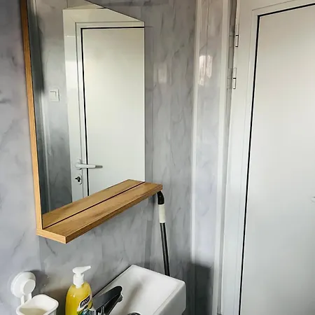Lovely 1-bedroom In The Center Of Apartment *
