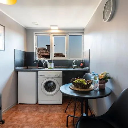 Lovely 1-bedroom In The Center Of *