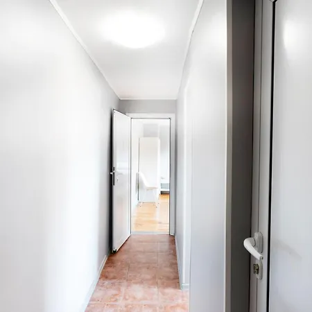 Apartment Lovely 1-bedroom In The Center Of